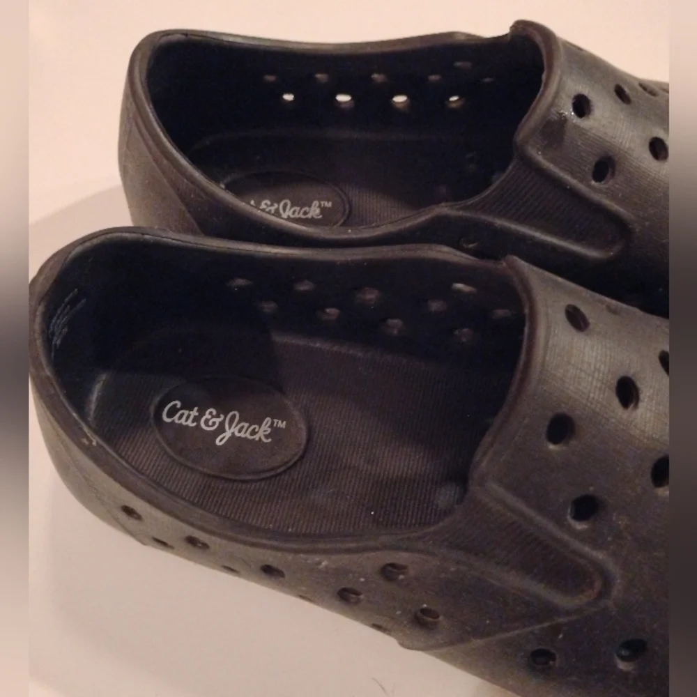 Cat & Jack TM Black Water Shoes Slip-On Style 2